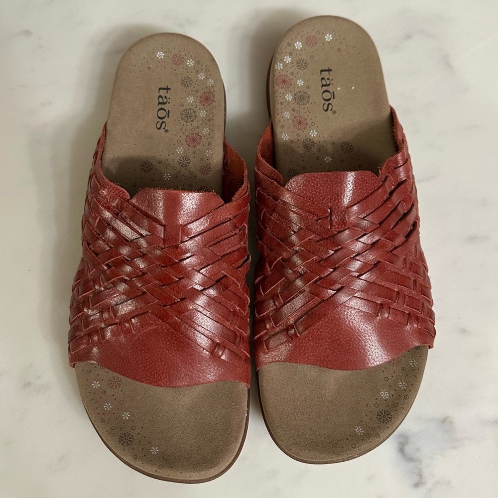 Taos Women’s Guru Sandals size 9